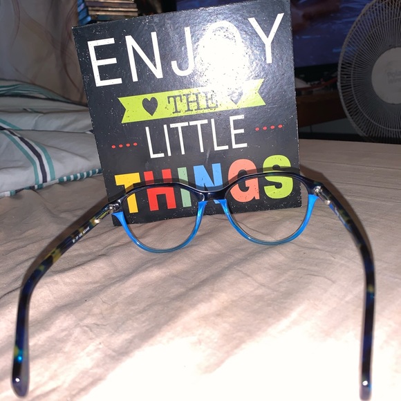 Eyeglass - Picture 3 of 6